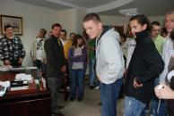 Uczniowie z Warszawy zwiedzają gabinet Prezesa Zarządu, rozmiar: 426 KB